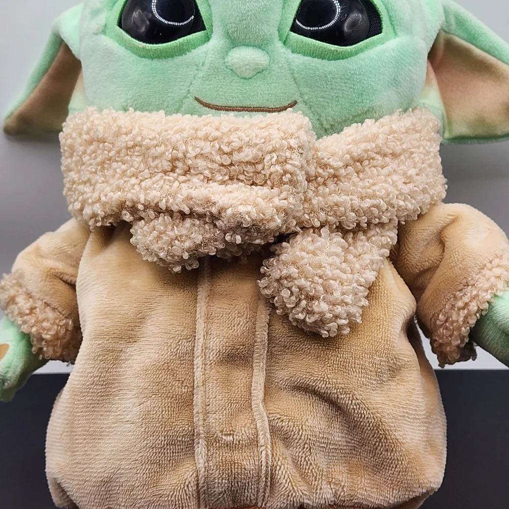 Disney Star Wars: The Mandalorian Yoda The Child 9 inch Plush. Soft And Clean! - Picture 1 of 6